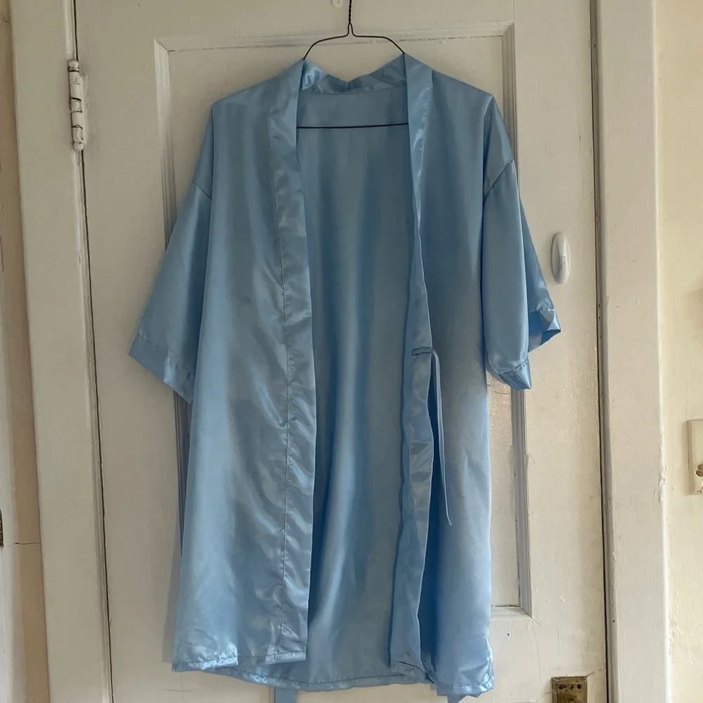 Baby-blue Satin Robe - Picture 2 of 5